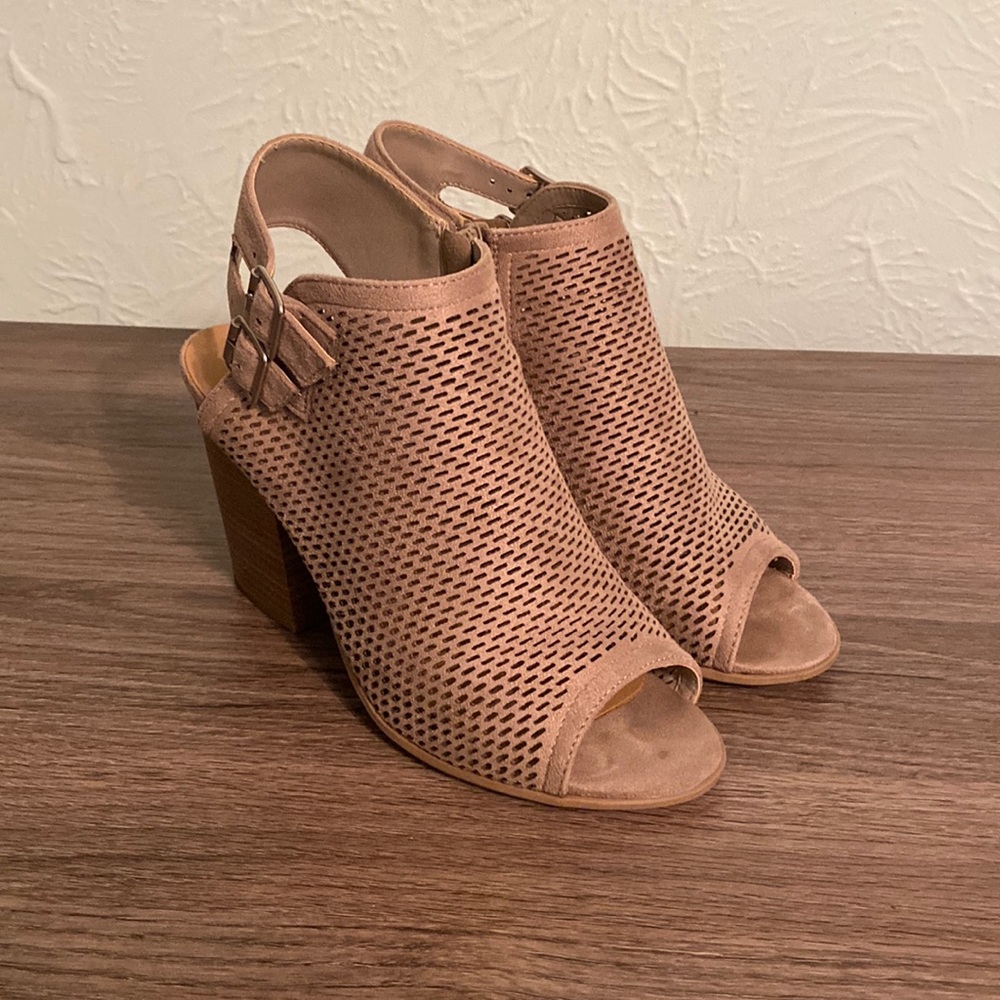 Manhattan Collection Heel Zip Up Sandal